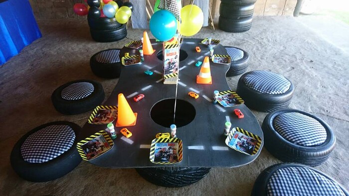 Kiddies Theme Parties offers personalized birthday party supplies and decor for sale.