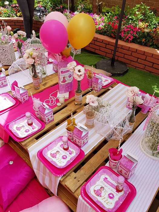 Kiddies Theme Parties offers personalized birthday party supplies and decor for sale.