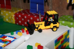 Kiddies Theme Parties offers personalized birthday party supplies and decor for sale.
