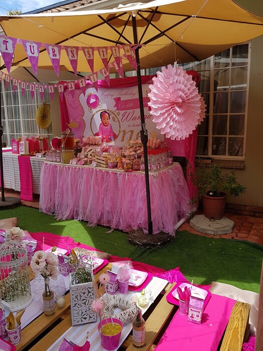 Kiddies Theme Parties offers personalized birthday party supplies and decor for sale.