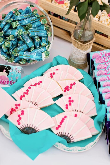 Kiddies Theme Parties offers personalized birthday party supplies and decor for sale.