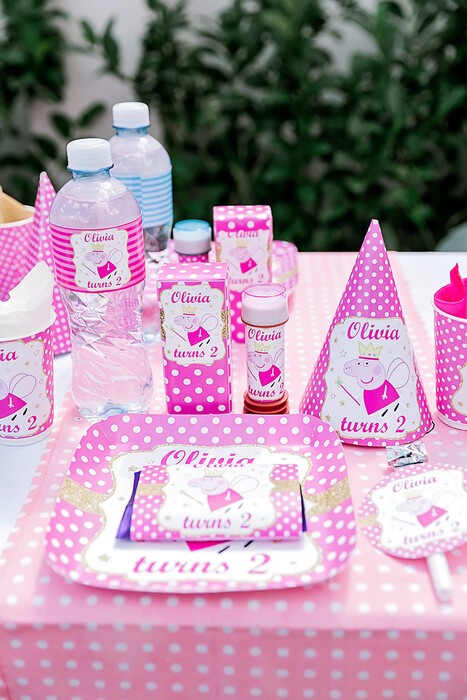 Kiddies Theme Parties offers personalized birthday party supplies and decor for sale.