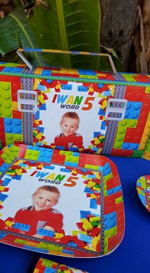 Kiddies Theme Parties offers personalized birthday party supplies and decor for sale.