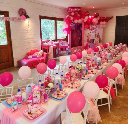 Kiddies Theme Parties offers personalized birthday party supplies and decor for sale.