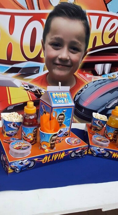 Kiddies Theme Parties offers personalized birthday party supplies and decor for sale.