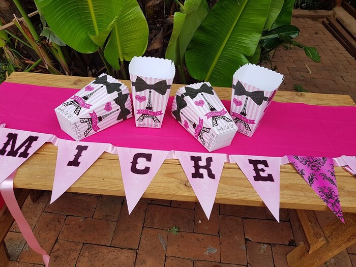 Kiddies Theme Parties offers personalized birthday party supplies and decor for sale.