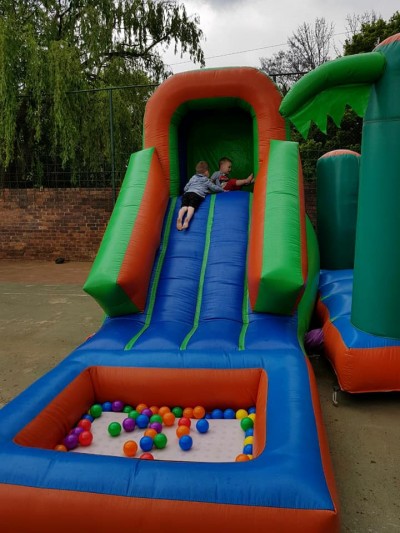 Kiddies Theme Parties offers personalized birthday party supplies and decor for sale.