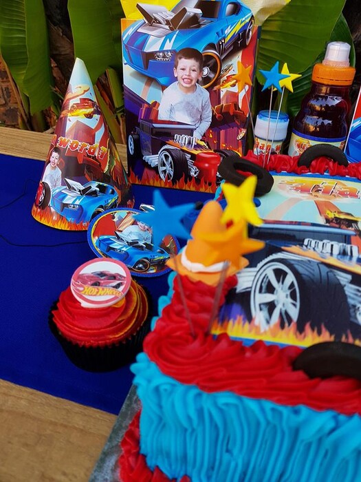 Kiddies Theme Parties offers personalized birthday party supplies and decor for sale.