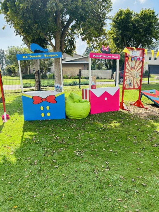 Kiddies Theme Parties offers personalized birthday party supplies and decor for sale.