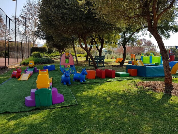 Kiddies Theme Parties offers personalized birthday party supplies and decor for sale.
