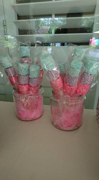 Kiddies Theme Parties offers personalized birthday party supplies and decor for sale.