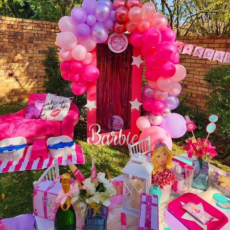 Kiddies Theme Parties offers personalized birthday party supplies and decor for sale.