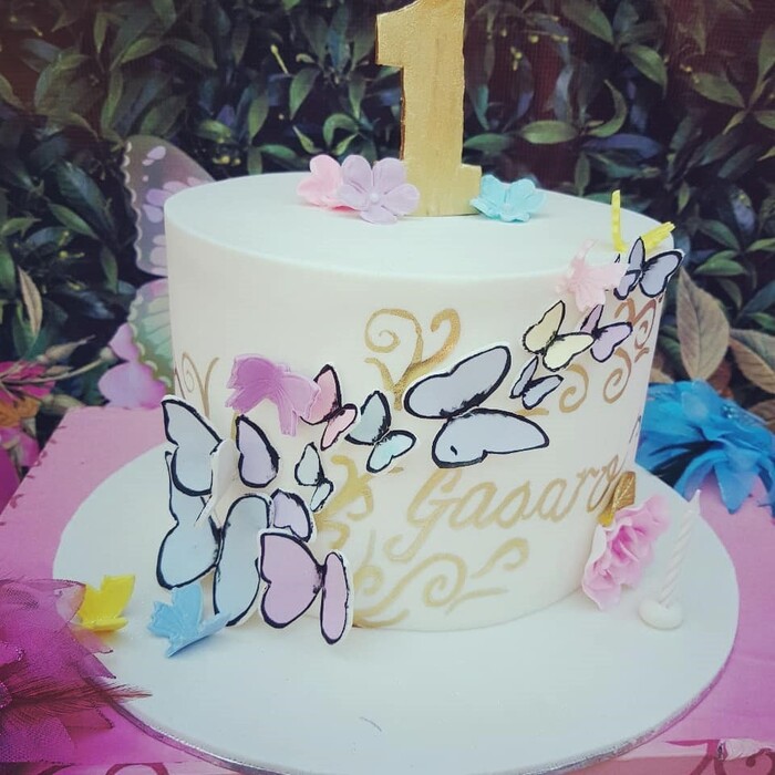 The stylish 1 tier birthday cake for Gazaro's birthday party. The stylish 1 tier birthday cake for Gazaro's birthday party.