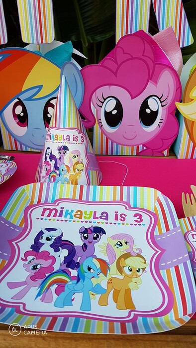 Kiddies Theme Parties offers personalized birthday party supplies and decor for sale.