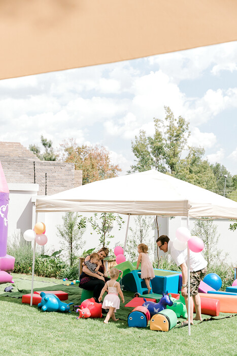 Kiddies Theme Parties offers personalized birthday party supplies and decor for sale.
