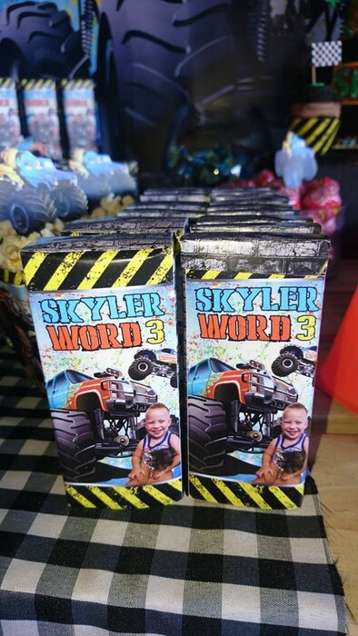 Kiddies Theme Parties offers personalized birthday party supplies and decor for sale.
