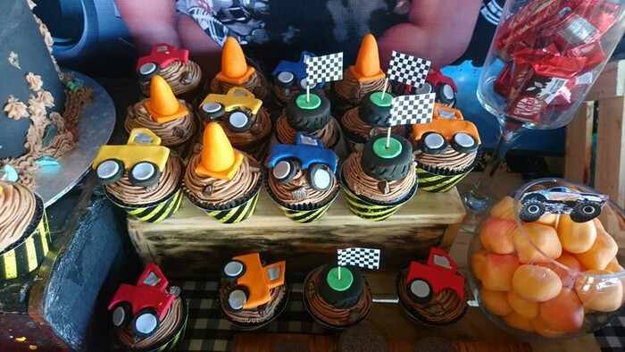 Kiddies Theme Parties offers personalized birthday party supplies and decor for sale.