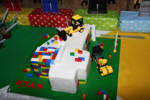 Kiddies Theme Parties offers personalized birthday party supplies and decor for sale.