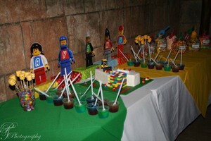 Kiddies Theme Parties offers personalized birthday party supplies and decor for sale.