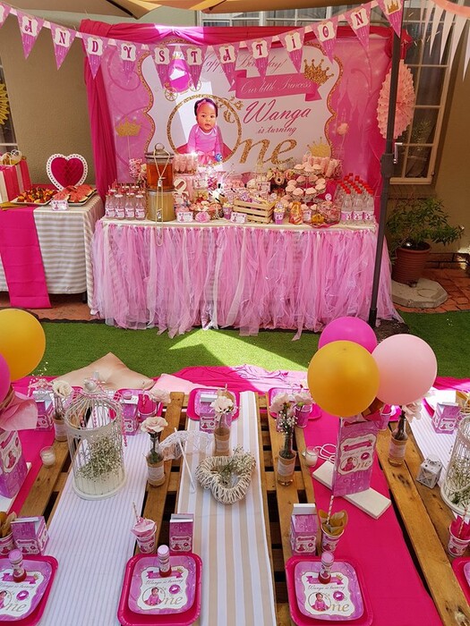 Kiddies Theme Parties offers personalized birthday party supplies and decor for sale.