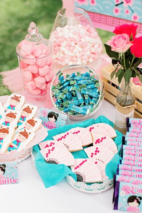 Kiddies Theme Parties offers personalized birthday party supplies and decor for sale.