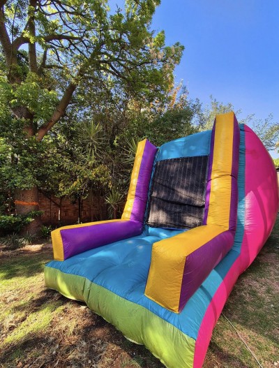 Kiddies Theme Parties offers personalized birthday party supplies and decor for sale.