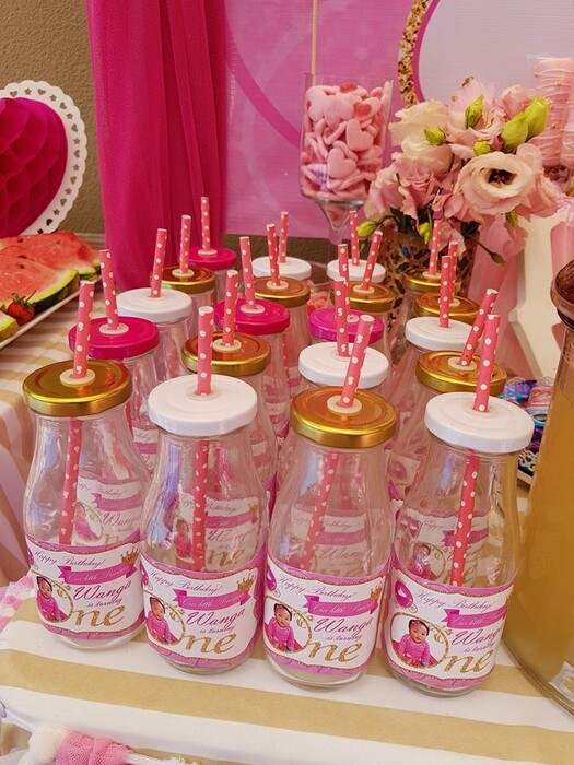 Kiddies Theme Parties offers personalized birthday party supplies and decor for sale.
