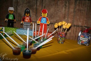 Kiddies Theme Parties offers personalized birthday party supplies and decor for sale.