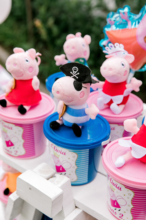 Kiddies Theme Parties offers personalized birthday party supplies and decor for sale.