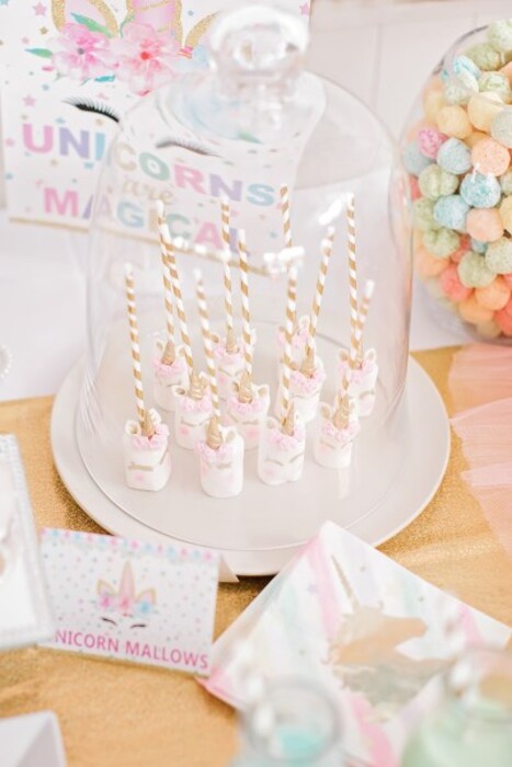 Kiddies Theme Parties offers personalized birthday party supplies and decor for sale.