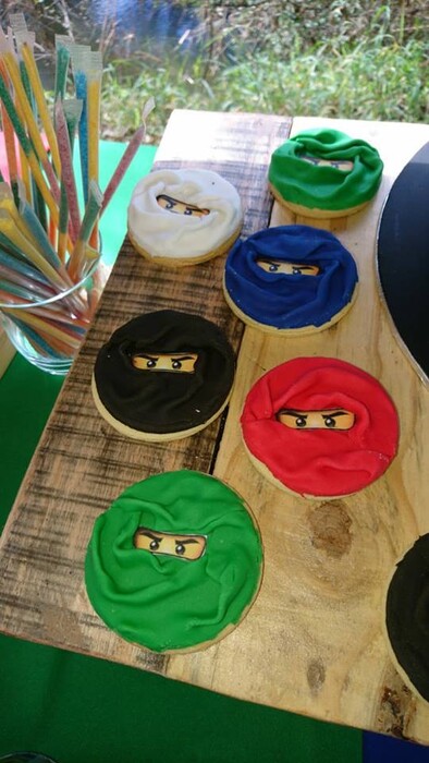 Kiddies Theme Parties offers personalized birthday party supplies and decor for sale.
