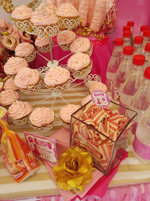 Kiddies Theme Parties offers personalized birthday party supplies and decor for sale.