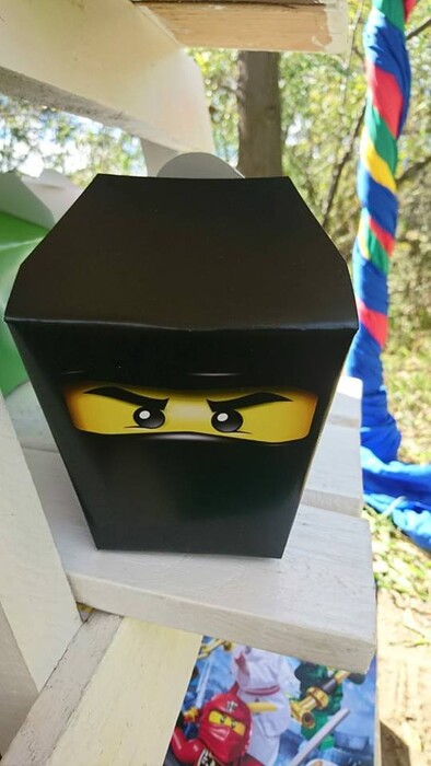 Kiddies Theme Parties offers personalized birthday party supplies and decor for sale.