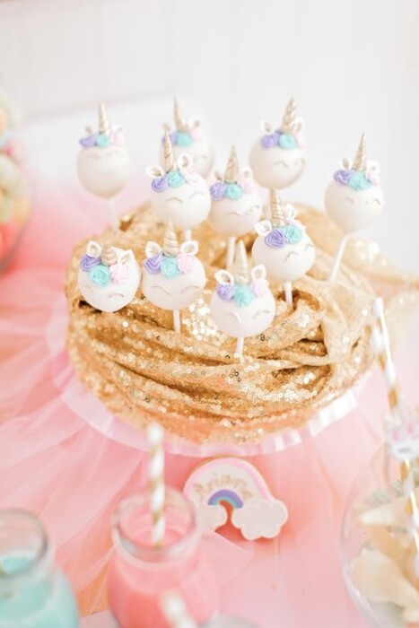 Kiddies Theme Parties offers personalized birthday party supplies and decor for sale.