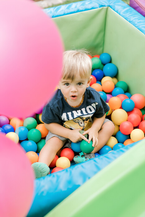 Kiddies Theme Parties offers personalized birthday party supplies and decor for sale.