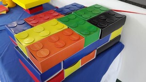 Kiddies Theme Parties offers personalized birthday party supplies and decor for sale.