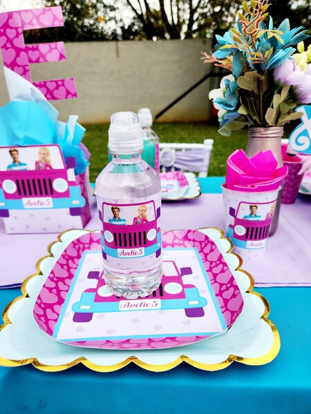 Kiddies Theme Parties offers personalized birthday party supplies and decor for sale.