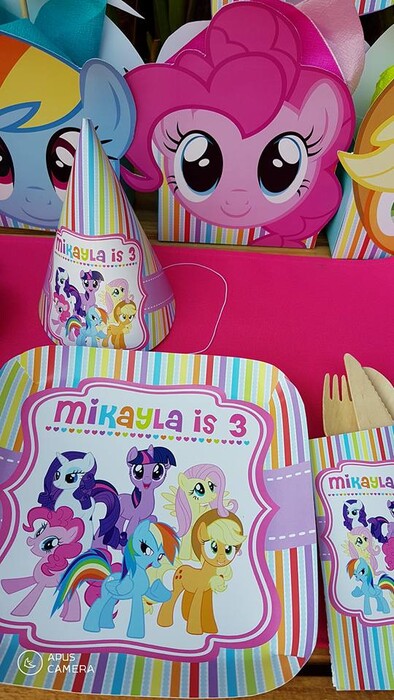 Kiddies Theme Parties offers personalized birthday party supplies and decor for sale.