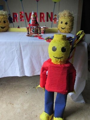 Kiddies Theme Parties offers personalized birthday party supplies and decor for sale.