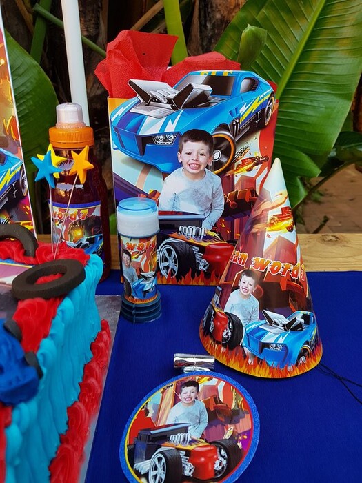 Kiddies Theme Parties offers personalized birthday party supplies and decor for sale.