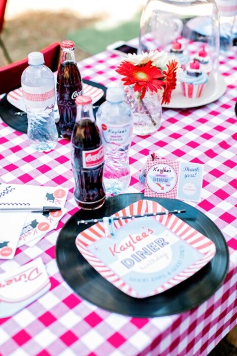 Kiddies Theme Parties offers personalized birthday party supplies and decor for sale.