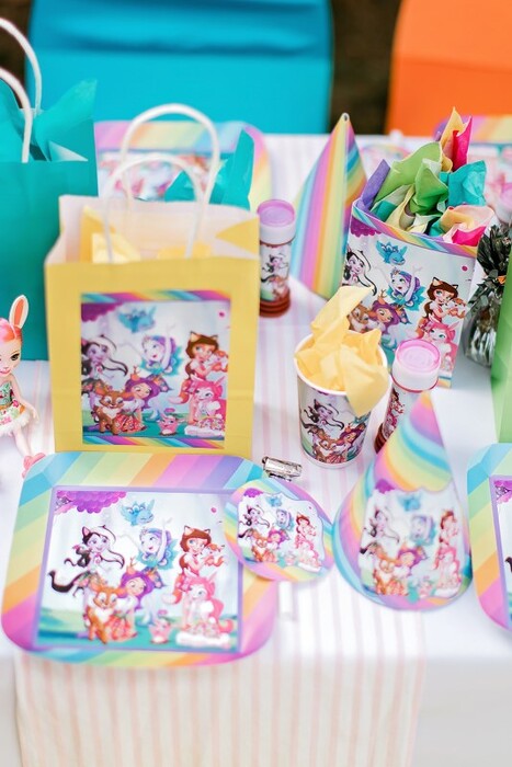 Kiddies Theme Parties offers personalized birthday party supplies and decor for sale.
