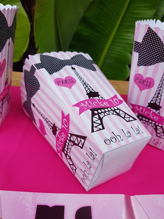 Kiddies Theme Parties offers personalized birthday party supplies and decor for sale.