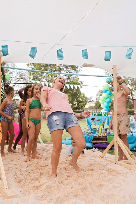 Kiddies Theme Parties offers personalized birthday party supplies and decor for sale.