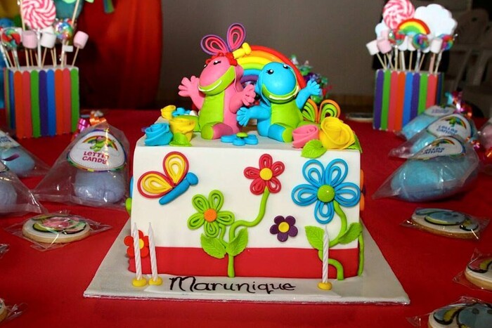 * Our custom made Lollos en Lettie party supplies include party hats, printed t-shirts, badges and more.