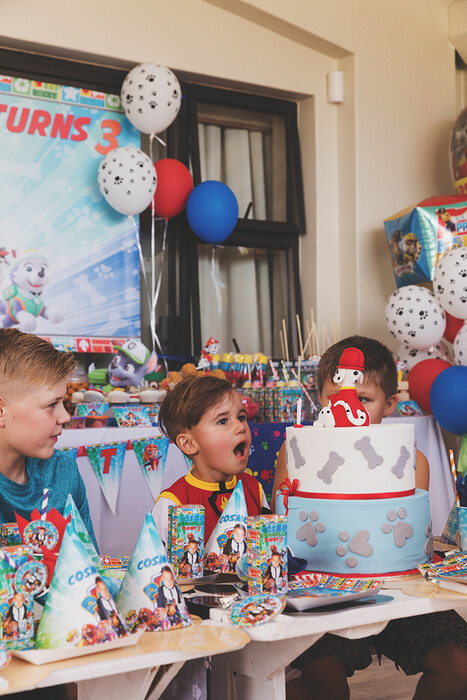 Kiddies Theme Parties offers personalized birthday party supplies and decor for sale.
