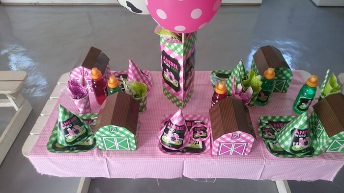 Kiddies Theme Parties offers personalized birthday party supplies and decor for sale.