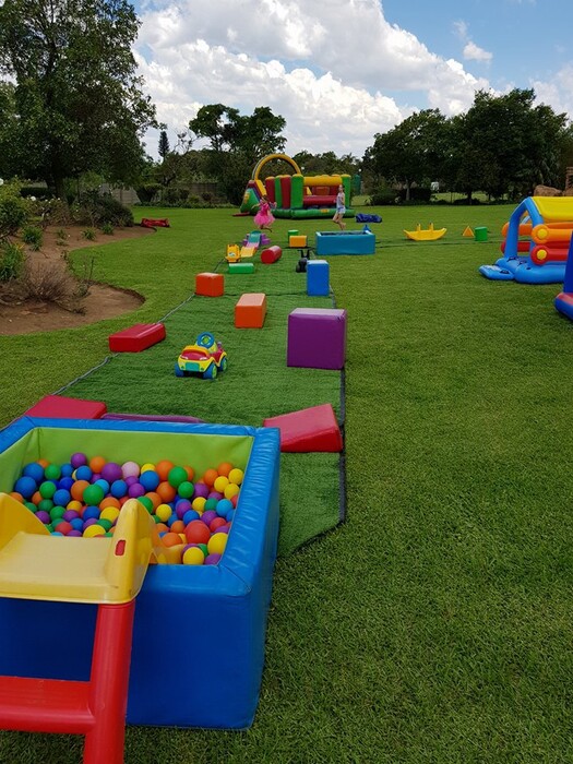 Kiddies Theme Parties offers personalized birthday party supplies and decor for sale.