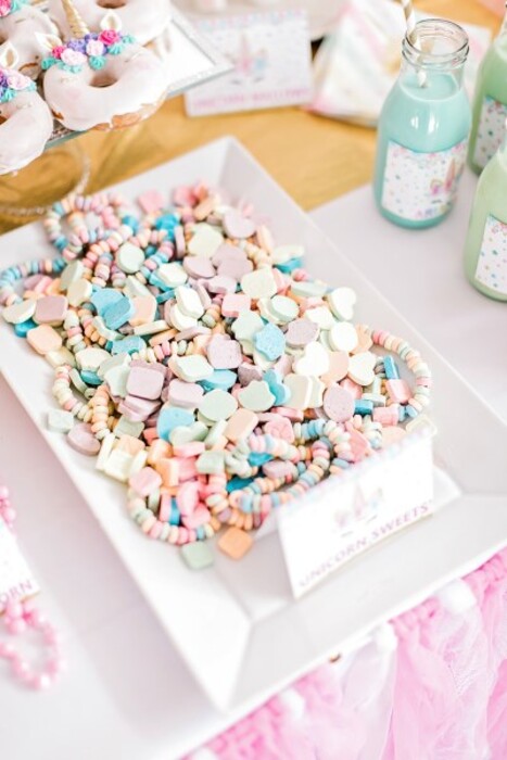 Kiddies Theme Parties offers personalized birthday party supplies and decor for sale.