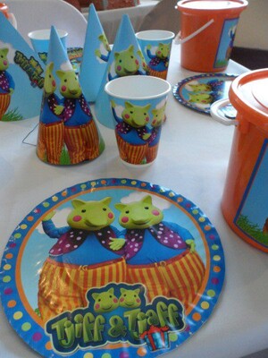 Kiddies Theme Parties offers personalized birthday party supplies and decor for sale.